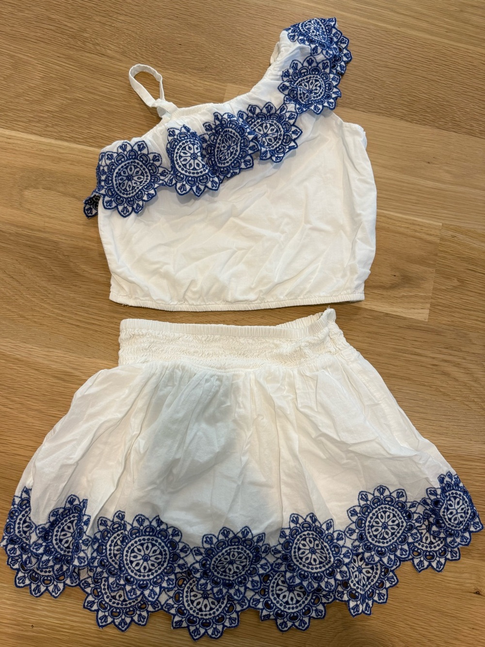 Abercrombie kids 2 piece White One-Shoulder Crop Top with skort